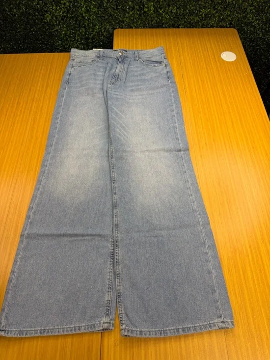 Aeropostale Women's High Rise Wide Leg Jean Size 12 Medium Wash - Picture 7 of 10